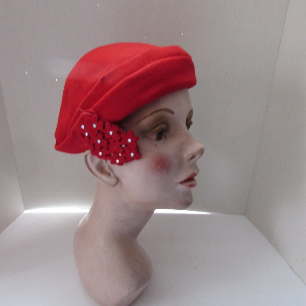 Sale Cute Mid Century Hat Cherry Red Felt Tiny Blossom Tab